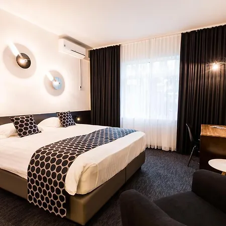 Let's Meet Hotel